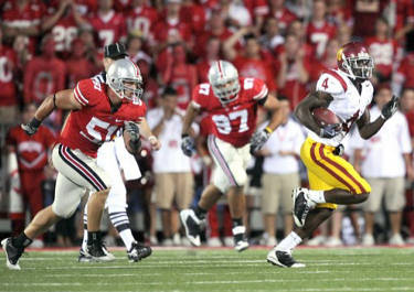 USC tailback Joe McKnight heads into the Ohio State secondary on the final drive in the fourth quarter Saturday.  Photo: Wally Skalij / Los Angeles Times 