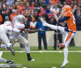 Malcolm Jenkins' block of an Illinois punt late in the first quarter that resulted in a safety gave Ohio State the lead for good and led to an OSU touchdown after a short free kick. (Photo: Jim Davidson, The Ozone)